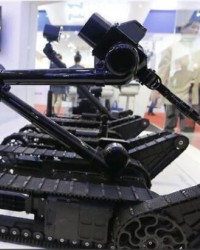 日媒关注中国国产反恐机器人在北京博览会亮相