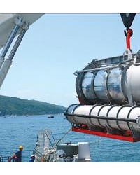 蛟龙号技术首次商用 全通透载客潜水器试运营