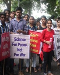 印度数千人上街游行抗议科研经费不足