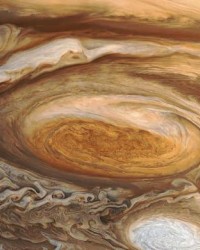 “朱诺号”揭示：木星风暴漩涡“大红斑”比地球海洋深50倍