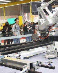 法媒称中国欲凭借机器人成工业强国：2017年产量或达12万