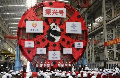 中国自主研发超大直径常压刀盘盾构首次穿越长江